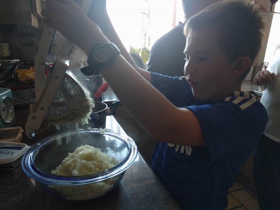 RateMySausage's tweet photo. Oi chefs! You were right about potato ricers after all. Here's JP and Sam trying our new one yesterday. #PerfectMash https://t.co/dbQeruUncp