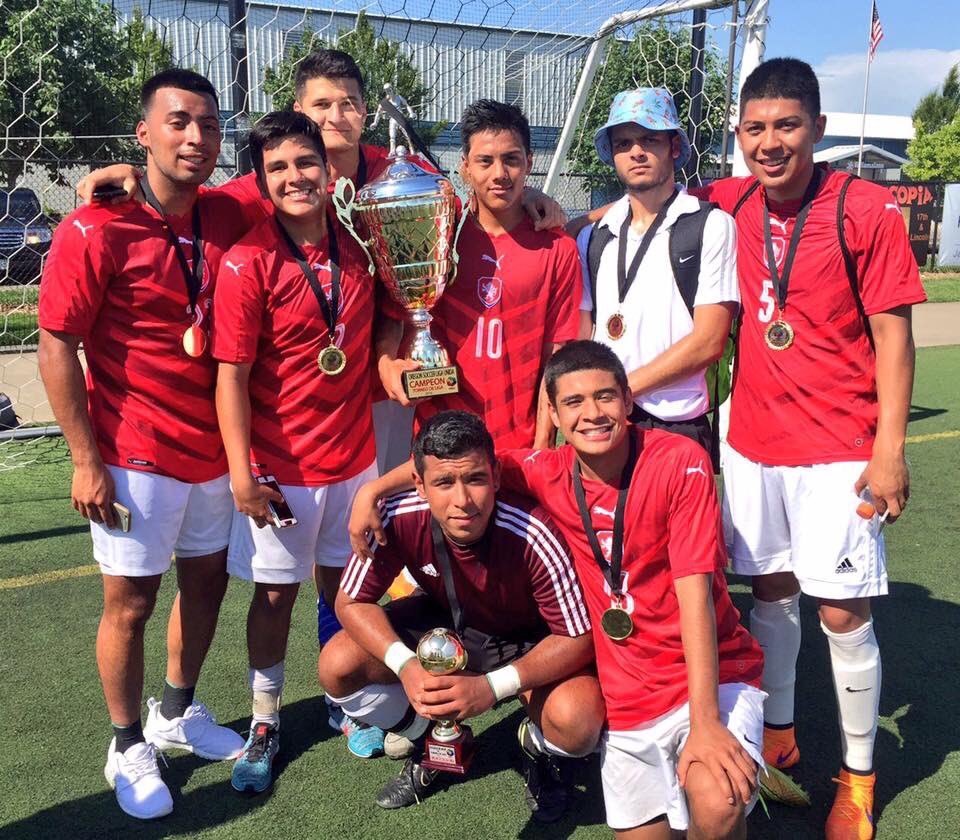 monrroy_leo's tweet photo. S/o to @JCMiranda95 dad for making us look light skinned #Blessed https://t.co/Iu9MfETmyH
