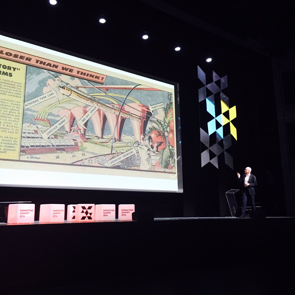 ZofiaBugajna's tweet photo. #disruption & #transformation wg Johna Taylora z #publicis #MSEurope #marketingsummit https://t.co/vqTLCp4M0w