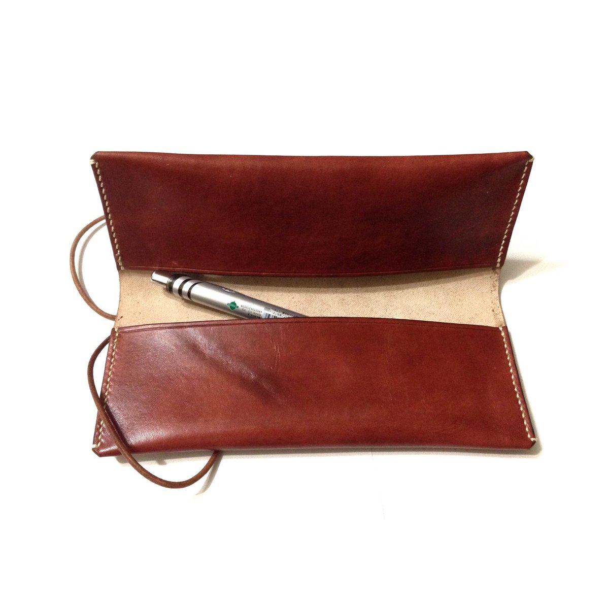 BubblesGarden's tweet photo. CHUBILITY - HANDMADE LEATHER PENCIL CASE #chunility #handmade #leather #pencil #case #pencilcase #designer https://t.co/zF6Zabib62