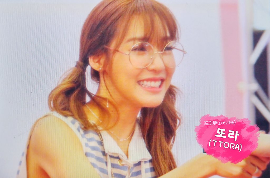 [PIC][06-06-2016]Tiffany tham dự buổi Fansign cho "I Just Wanna Dance" tại Busan vào chiều nay CkQY64CUkAERXfV