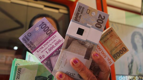 detikcom's tweet photo. BI Siapkan Rp 4,5 Triliun untuk Penukaran Uang Lebaran di Solo https://t.co/dkpQVkiAoi via @detikFinance https://t.co/W20Y6JaOq4
