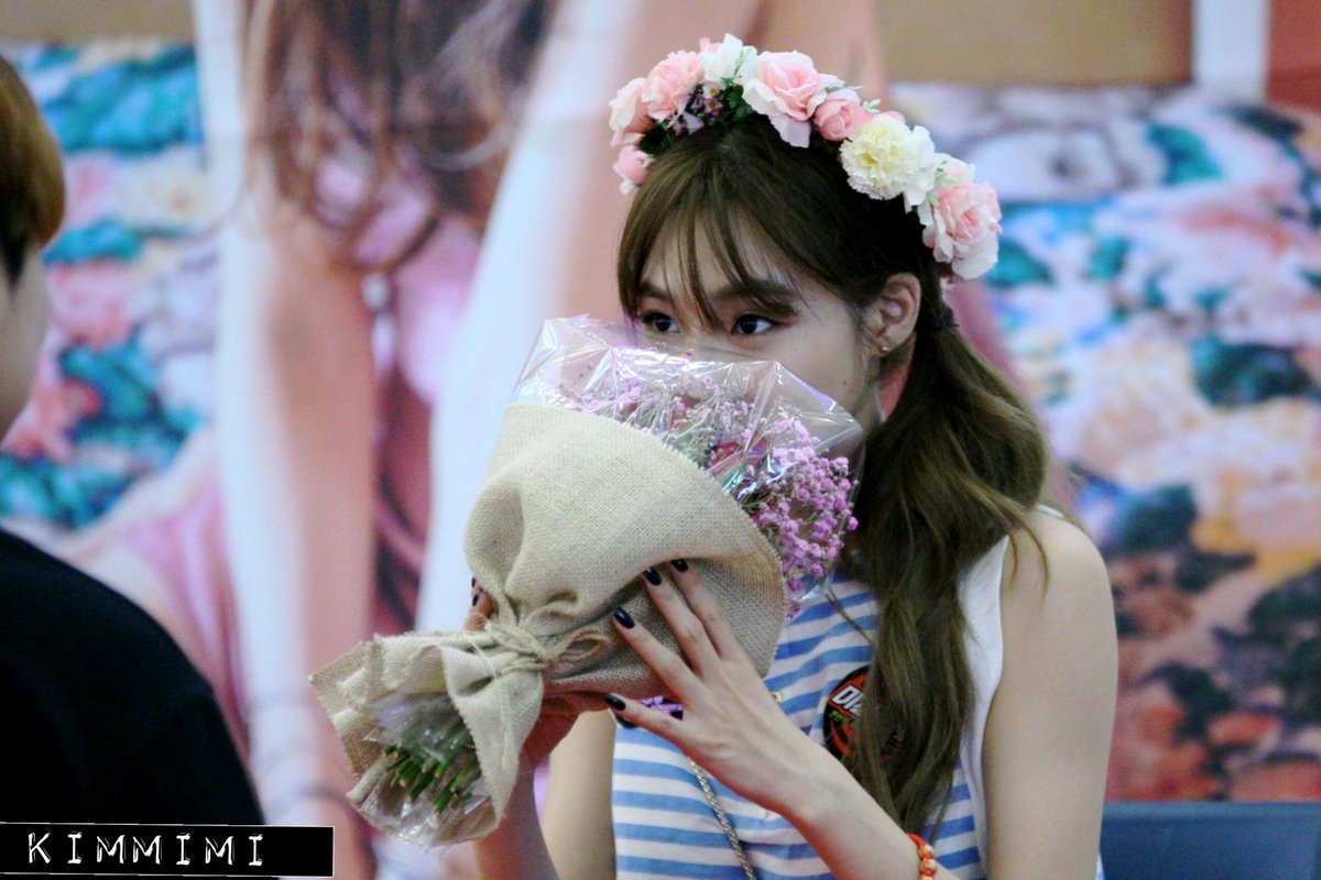 [PIC][06-06-2016]Tiffany tham dự buổi Fansign cho "I Just Wanna Dance" tại Busan vào chiều nay - Page 2 CkQZ6GxVAAA4t-f