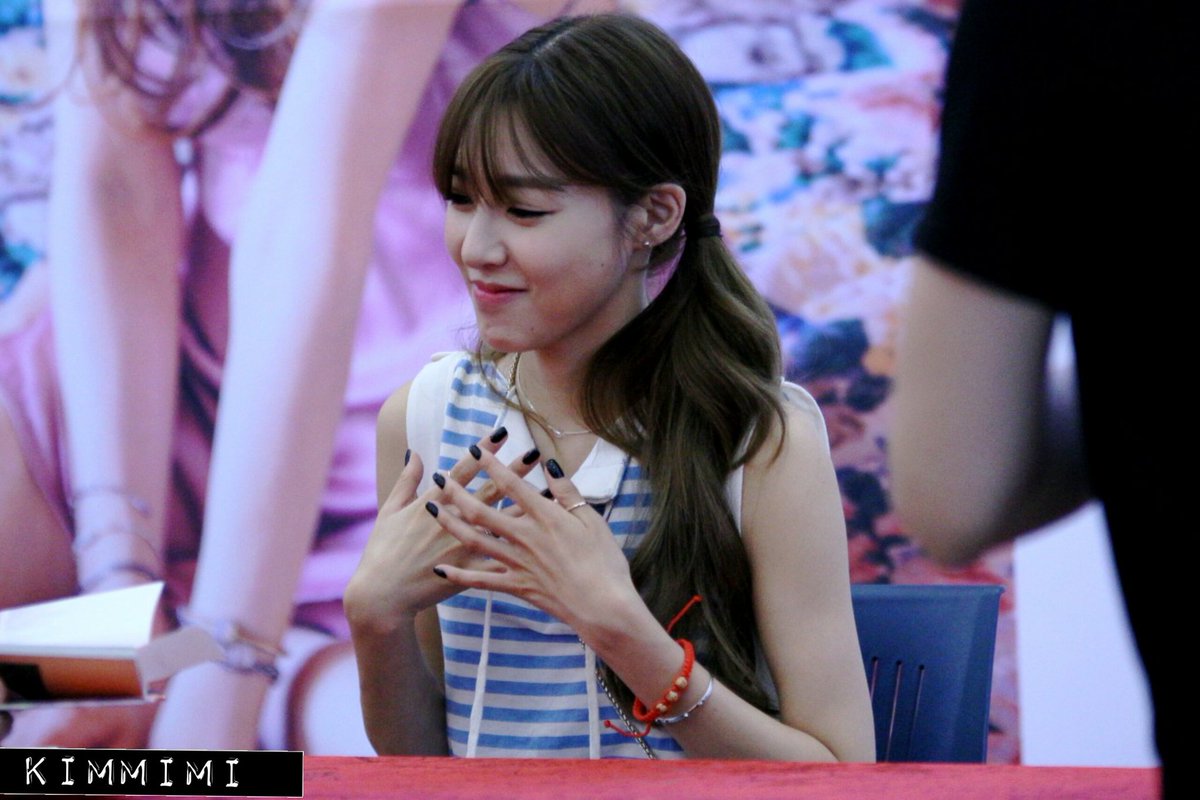 [PIC][06-06-2016]Tiffany tham dự buổi Fansign cho "I Just Wanna Dance" tại Busan vào chiều nay - Page 2 CkQZrjFUkAIfJSM