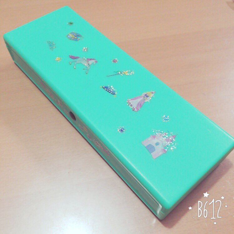 lemon_swiftie13's tweet image. 筆箱のシール変えた✨
plazaで買ったシンデレラ！！！