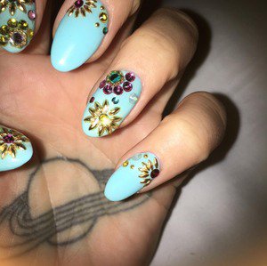 STYLondonBeauty's tweet photo. We love these funky nails Kesha is currently rocking! #NailArt #nailtech #STYLondon https://t.co/4yUQOZ4hak