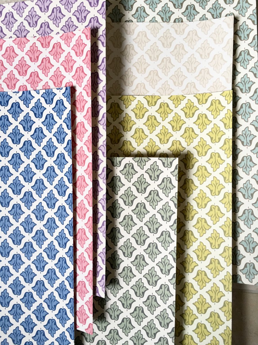 Jeanmonroprints's tweet photo. Lancaster Wallpaper - A simple yet stylised #motif - a perfect back drop for any #floral print-More @turnellandgigon https://t.co/FvIYSNdtdq