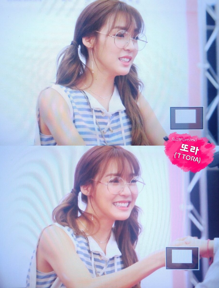 [PIC][06-06-2016]Tiffany tham dự buổi Fansign cho "I Just Wanna Dance" tại Busan vào chiều nay CkQea_8UkAA8yD2