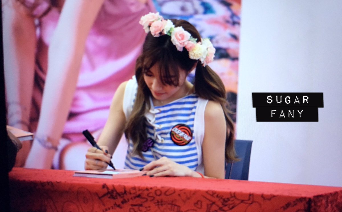 [PIC][06-06-2016]Tiffany tham dự buổi Fansign cho "I Just Wanna Dance" tại Busan vào chiều nay CkQf2ibUoAEz3On