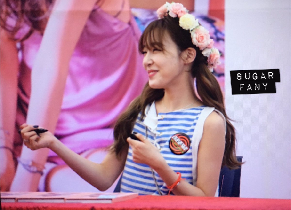 [PIC][06-06-2016]Tiffany tham dự buổi Fansign cho "I Just Wanna Dance" tại Busan vào chiều nay CkQf2sRUUAAXTiX