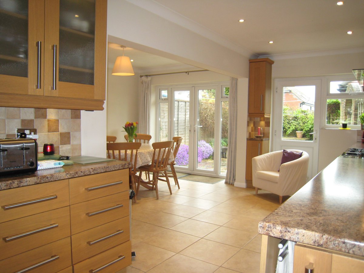 Sutherlands61's tweet photo. Woodingdean - Fantastic 4 bed family home, so deceptive from front, this place is HUGE, £450,000 Vernon Ave https://t.co/gwFFOLPhKA