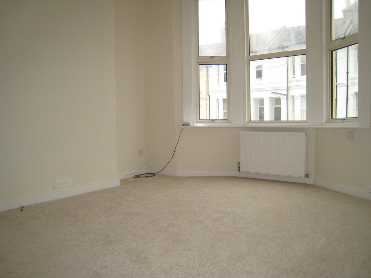 Sutherlands61's tweet photo. Off Lewes Road - 1 double bed flat with southerly garden £850pcm Available 23rd June https://t.co/LOLprlE4R3