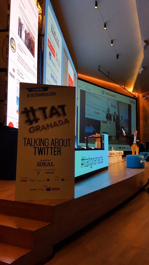 policia's tweet photo. Hablamos de #RedesSociales en la búsqueda de desaparecidos. Estamos en #TATGranada16
Haz RT y darás 1€ por #AporELA https://t.co/xF4bHB8PAI