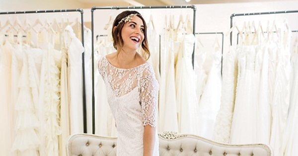 5 Tips to Help You Choose a #Bridal Shop brides.com/blogs/aisle-sa… #bridalmonth