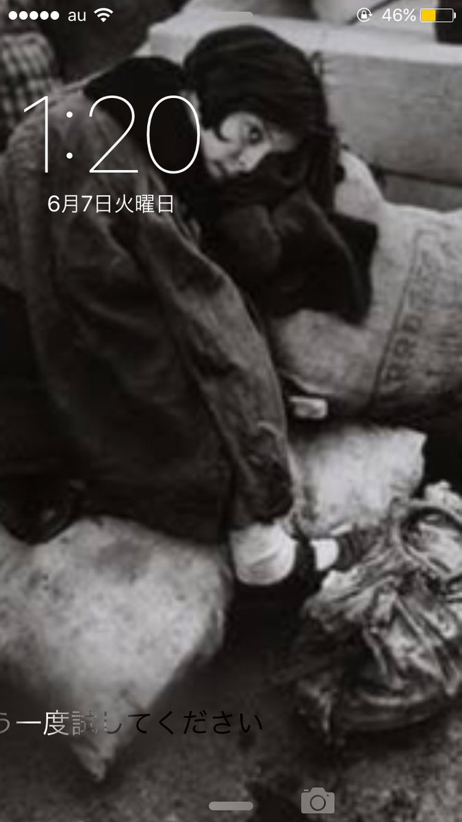 絵描きさんの携帯待ち受け ロック画面はロバート・キャパの撮った難民