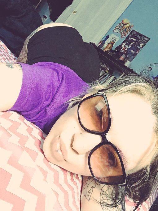 Morning Twatter!! Working on videos this morning for my videos sales site and to sell online on cam!<a href="/tag/myfreecams"class="tags"><span>#myfreecams</span></a>