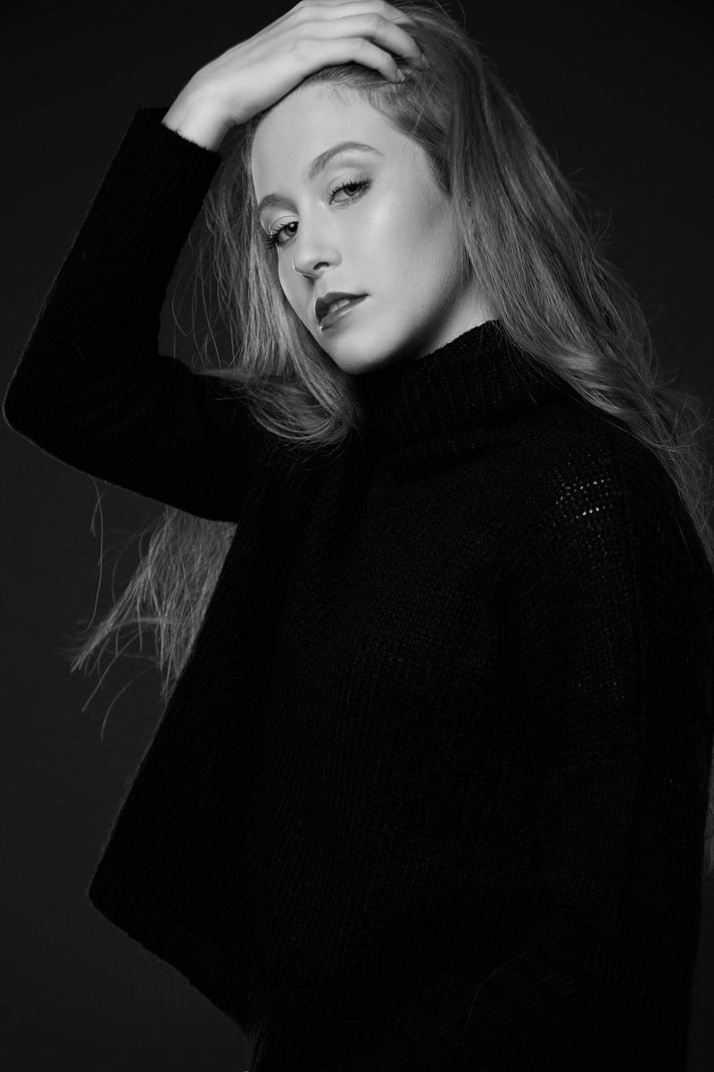 Cristiantdes's tweet photo. Photographer &amp; retouching: @Cristiantdes 
MakeUp&amp;air: Mada Dragos
#shooting #book #fotografo #portrait #model https://t.co/qdBxqONaYF