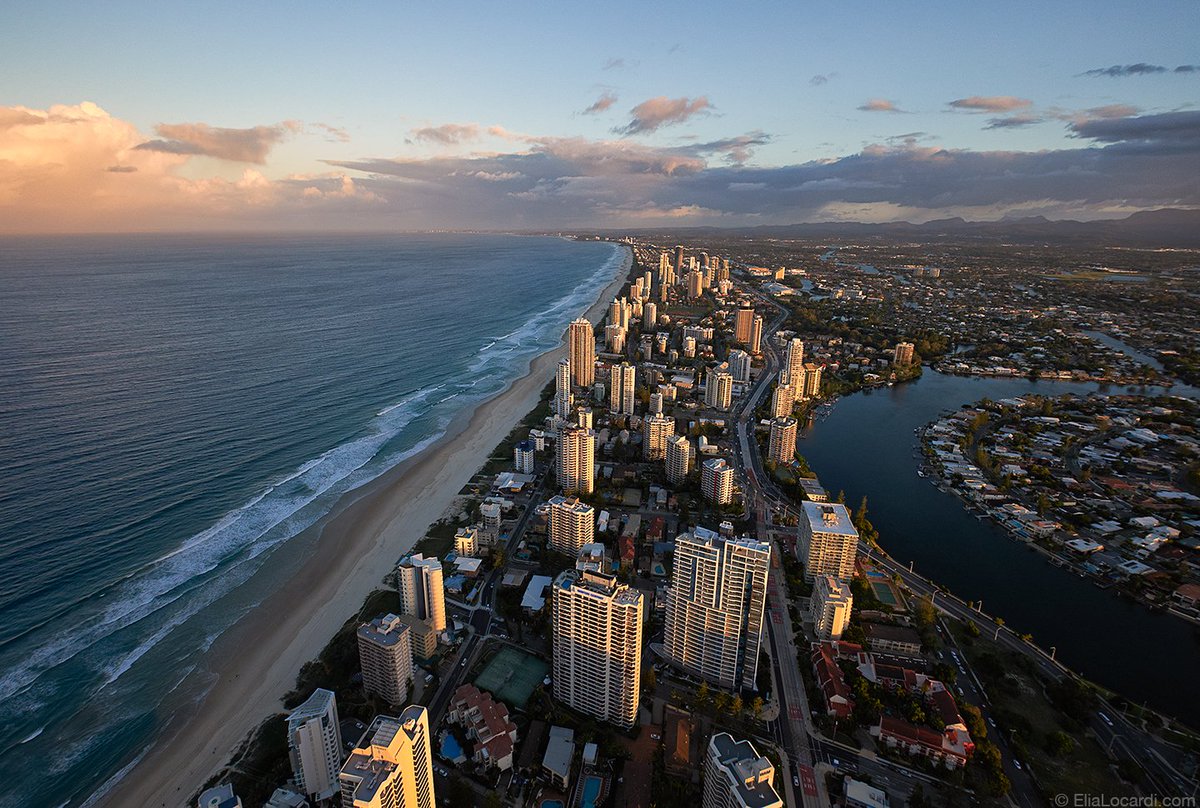 EliaLocardi's tweet photo. A vertigo view down the beach of Surfers Paradise in Queensland Australia https://t.co/0GytiTLNx6