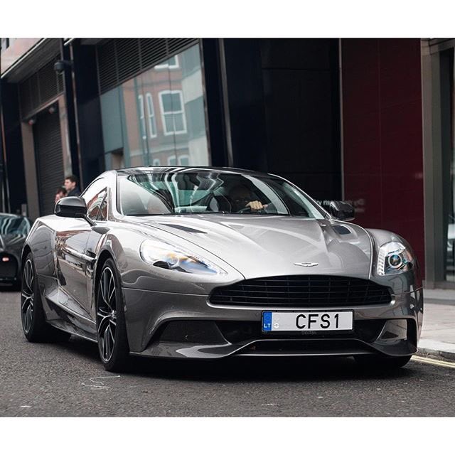 carpxrnpicx's tweet photo. Stunning Aston Martin👌🏽 https://t.co/bl1xInKaQM
