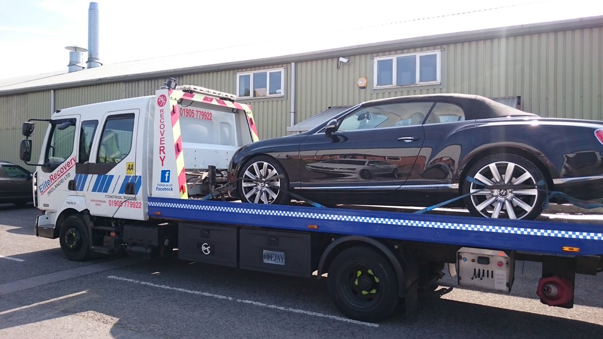 EliteRecoveryml's tweet image. Lovely Sunny Day, Bentley Recovery All Done! #EliteRecoveryml #Bentley #BlueSunnySkies