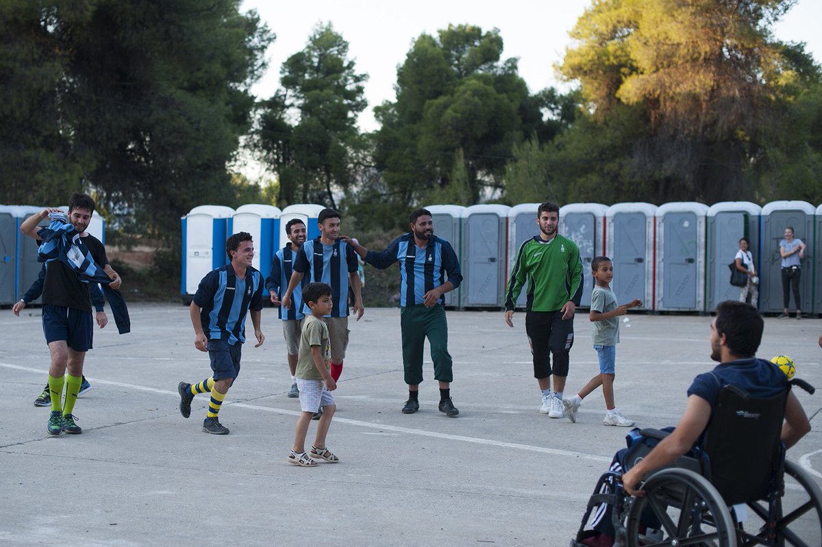 Madrid4Refugees's tweet photo. We're teaming up w/@LighthouseRR &amp; Dirty Girls of #Lesvos! Donate, every little bit counts! https://t.co/FKHHMIde3Q https://t.co/KSVsbQql4N
