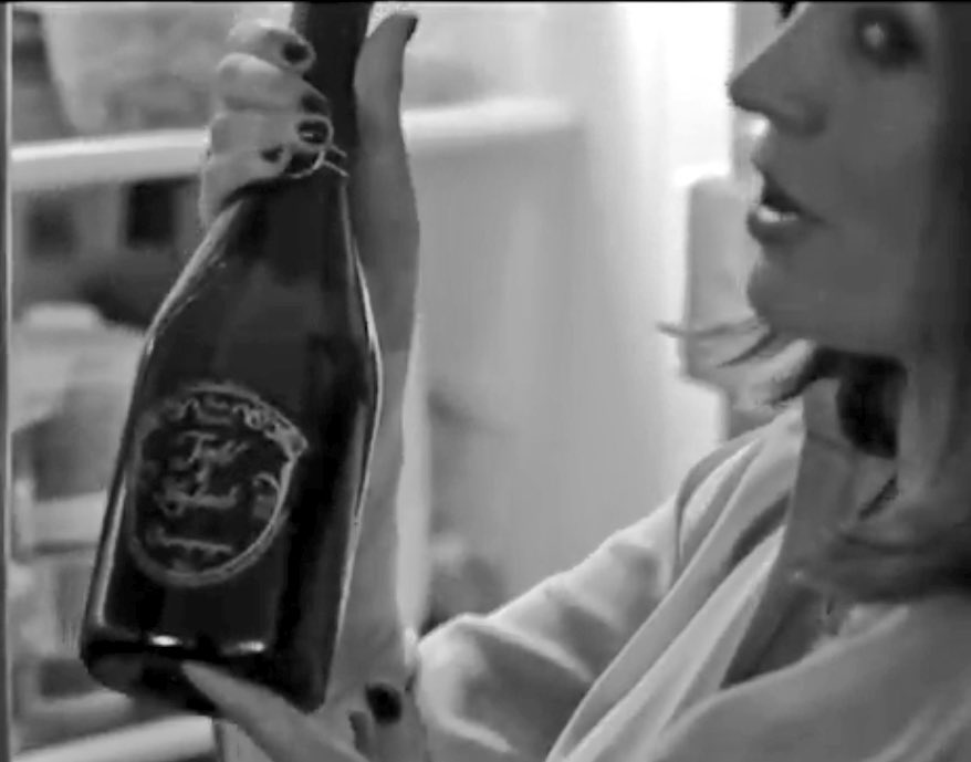 ChampagneLomb's tweet photo. What goes better with a good #movie than #champagne? @DruMouser Looking forward to @WineWhimsy2017! #bubblesonfilm https://t.co/g5inhDW0qq