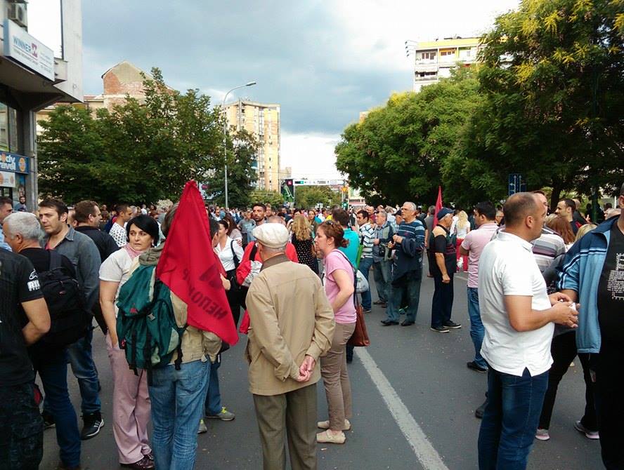 Почна протестот пред #СЈО #протестирам #шаренареволуција