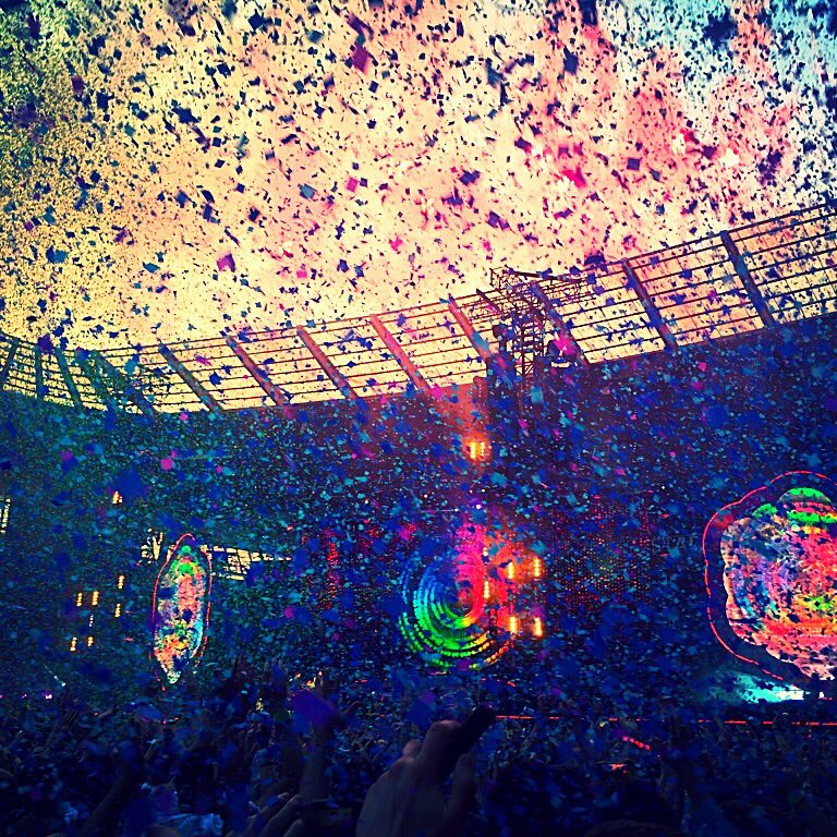 hollyz89's tweet photo. Saturday's shenanigans @coldplay https://t.co/WgU1piCm5w