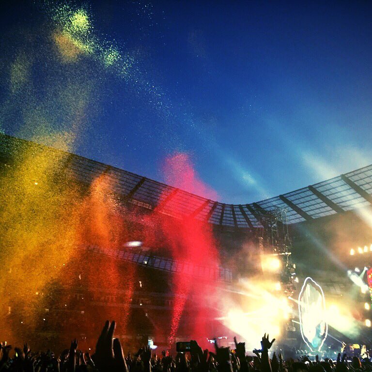 hollyz89's tweet photo. Saturday's shenanigans @coldplay https://t.co/WgU1piCm5w