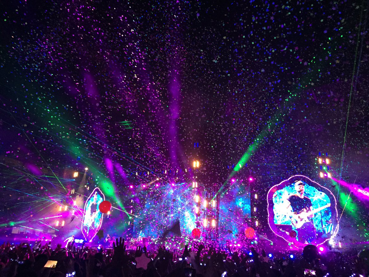 hollyz89's tweet photo. Saturday's shenanigans @coldplay https://t.co/WgU1piCm5w