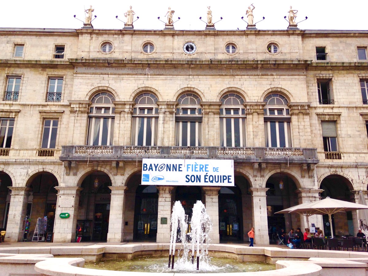 #Bayonne fière de son équipe <a href="/avironrugbypro/">Aviron Bayonnais</a> #WeAreBaiona #Top14 Merci à tous les joueurs, staff et dirigeants.