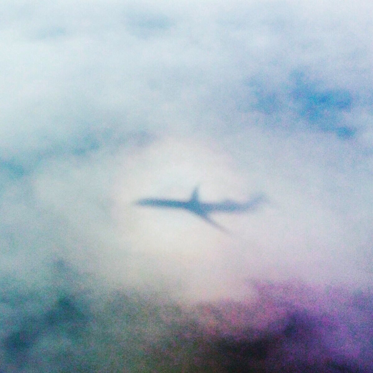 BenoitALVES's tweet photo. bo mon n Avion dans le nuage. Mais 4 h de vol Rrrr. v voir la nouvelle #Ebreak @BenzFrance @MercedesBenz #mercedes https://t.co/09cML6OE85