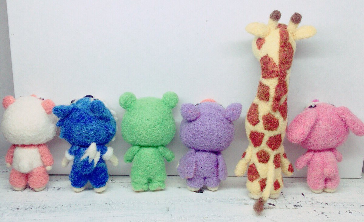 kero_2gou_suke's tweet photo. ついに羊毛フェルトのパジャ松さん六つ子が揃いました〜

大きさや顔がそれぞれ少しずつ違ってますがそれもご愛嬌ということで😊

#おそ松さん手芸部 
#羊毛フェルト https://t.co/EKxsQ2vnV3