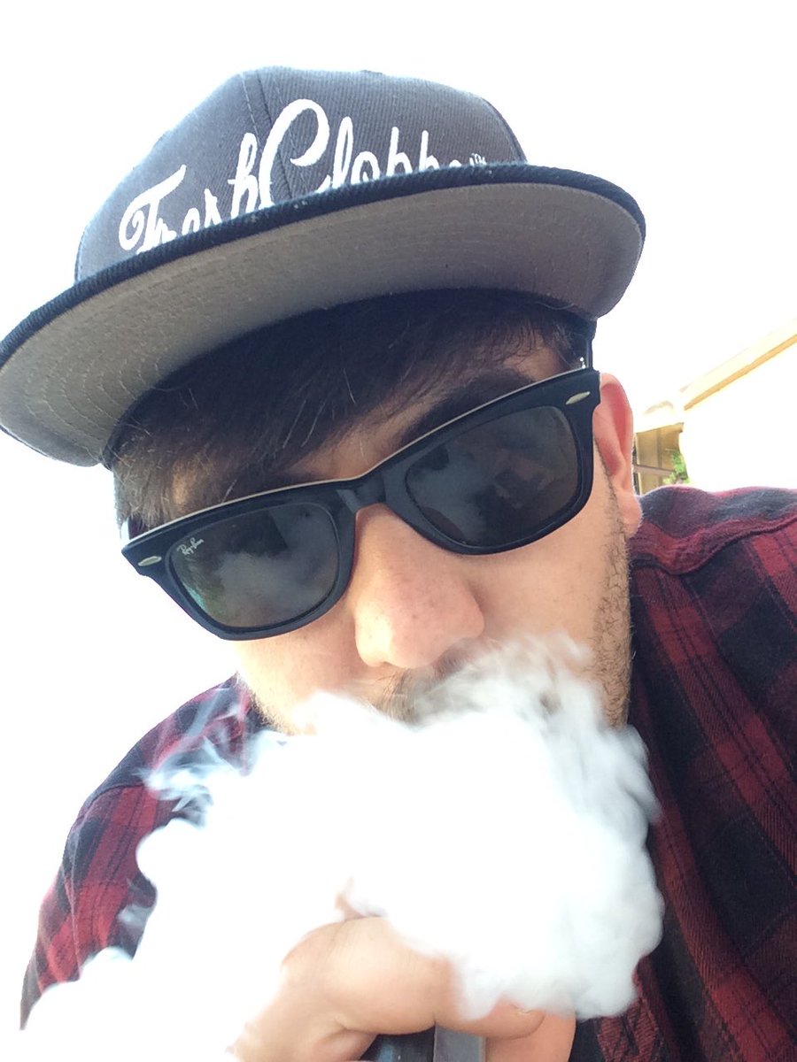 FreshFoolOfBelA's tweet photo. #summer #vapefam #freshclobber https://t.co/5NFo8g8wkF ✌🏻️❤️ https://t.co/QfKr9Hz9ds