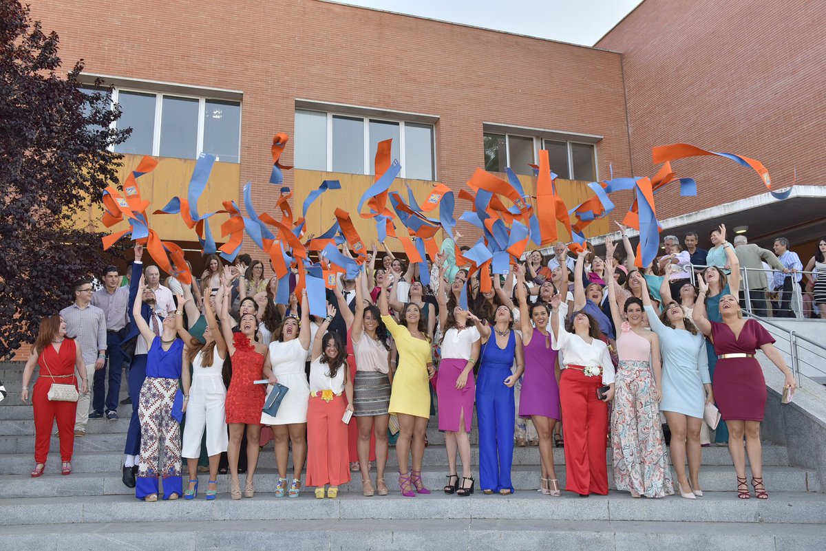 pablodeolavide's tweet photo. Felicidades a los egresados del doble grado en #TrabajoSocial y #Educación Social de la #UPO. https://t.co/XmqEUGWsMU
