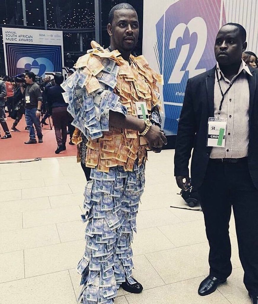 WJGBpodcast's tweet photo. When you're New Money AKA Shouting Money and everyone needs to know you've arrived 💵💴💷💷
#wjgb #IJGB #wjgbmoments #w… https://t.co/x6MdRThqmd