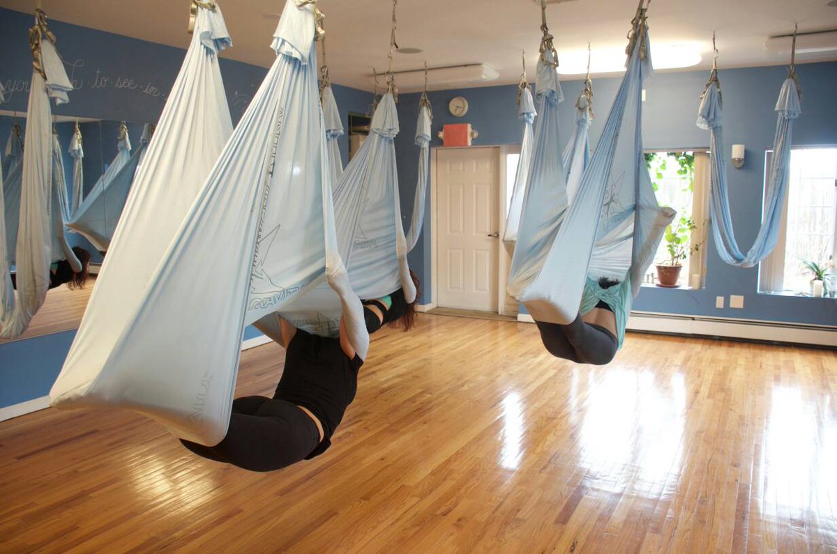 aerial_ananda's tweet photo. Monday: A fresh start. Embrace it! ✨ Join us for: 9:30am Antigravity Core ✨ 7pm Candlelight Aerial Yoga ✨ Namaste 🙏 https://t.co/orT6A5jV5S