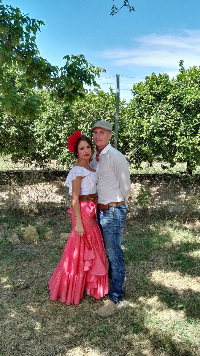 MartaGuIg's tweet photo. Con mi gitano de romería. @deharo_m https://t.co/Bi8rxcqGU0