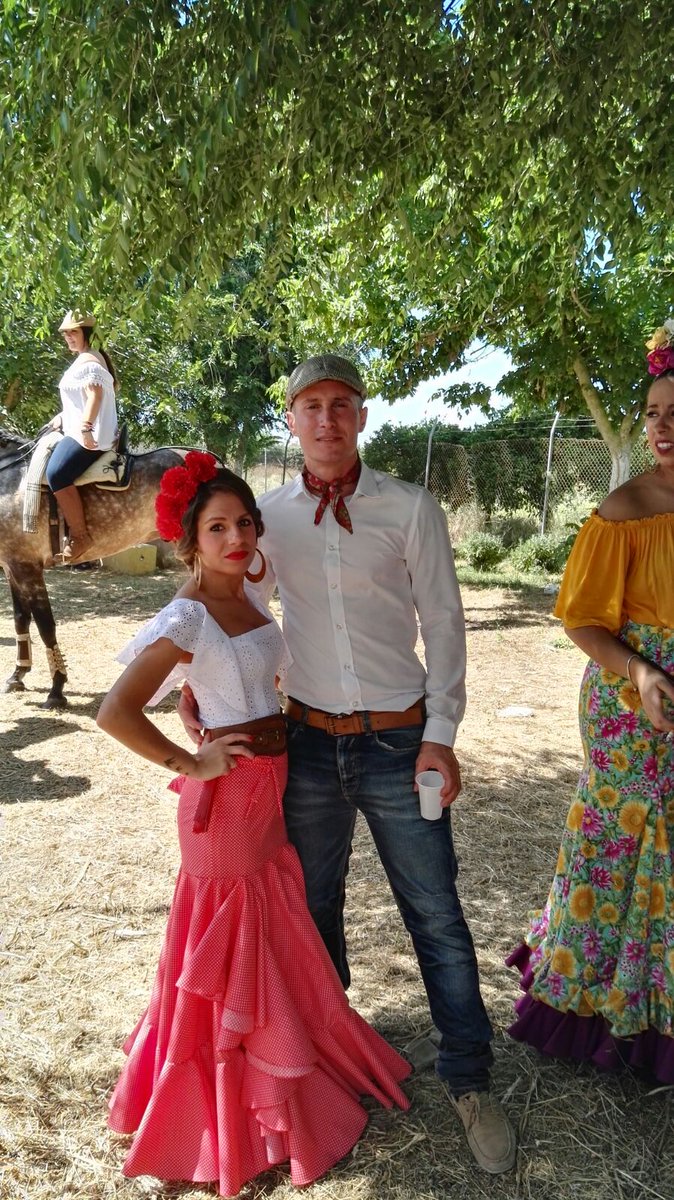 MartaGuIg's tweet photo. Con mi gitano de romería. @deharo_m https://t.co/Bi8rxcqGU0