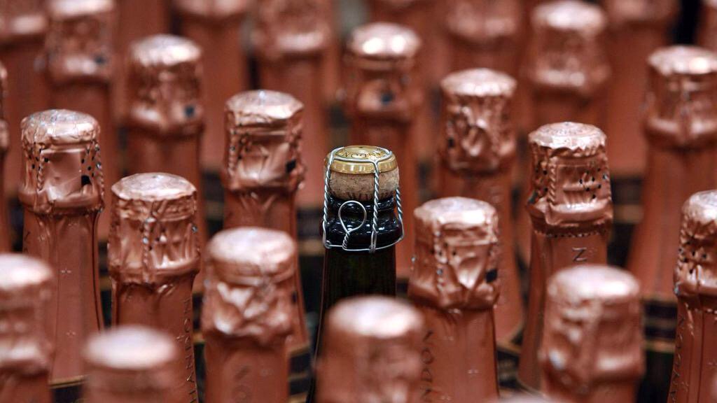 MarionMertins's tweet photo. 'Some' best things in life -whatever they may be for you. We love @LatandaPremium Sparkling+only 3-LAYERS @JawKawaM https://t.co/njOOaIUA3w