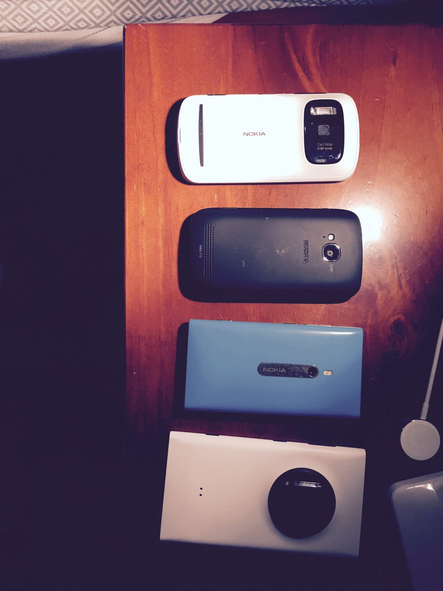 dennisfang1's tweet photo. LOOK HOW BEAUTIFUL MY NOKIAS R!!!!!!!! (I'm so nerdy Lolzor) #ripnokia https://t.co/HvmKyT44Aw