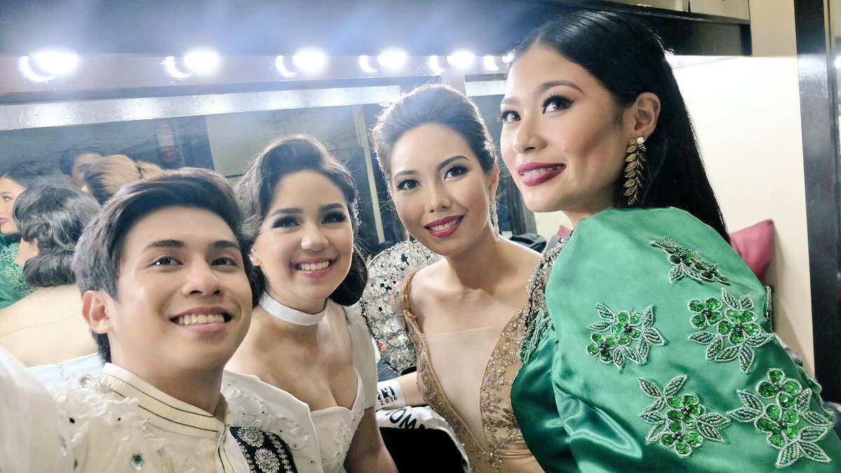 MagyaniPJ's tweet photo. Sepanx... Miss you guys π’ #incomplete #TYAA2016 https://t.co/0PrlFdnmt0