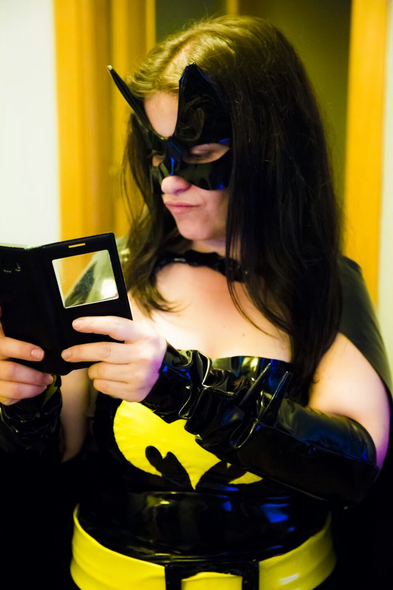 Eliacardoso's tweet photo. Por un comienzo de semana fabuloso #Batgirl #Batputa #merequeteencanta https://t.co/RZHbuo8CU8