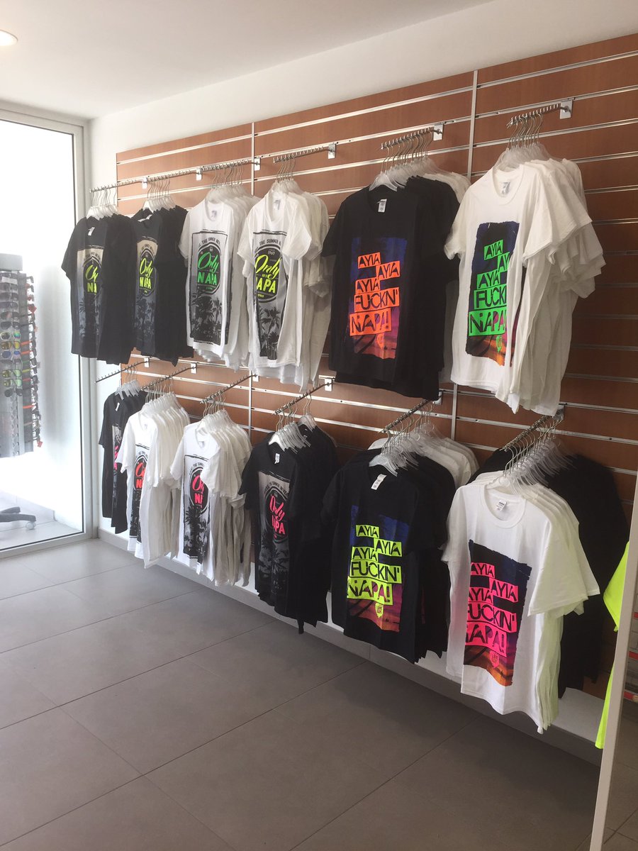 RT this and the 2 of first people to RT this post will get a free #ayianapa tshirt from <a href="/napaboxoffice/">Ayia Napa Box Office</a> 🦄💃😏