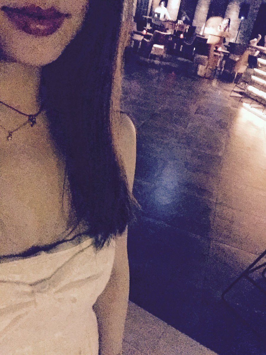 ELLIE_SINGER's tweet photo. 23:00〜🎤💋 https://t.co/aAcU16NpoO