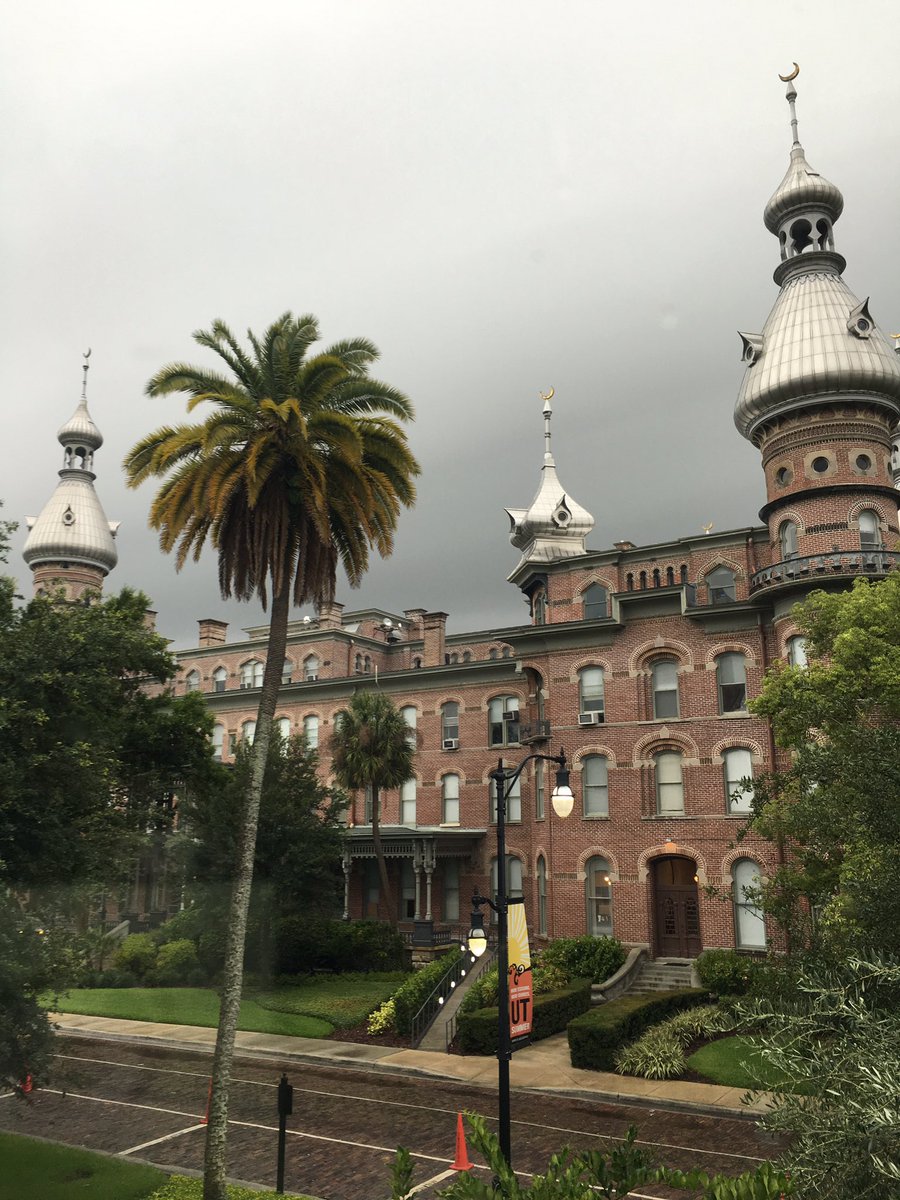 UofTampa's tweet photo. I bet these minarets have seen some incredible #Florida weather. #tropicalstorm #UTampa #rainpuddlesarefun ☔️🌧💦 https://t.co/Wgy9iMI7Ss