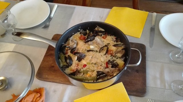 MiamMiamCo's tweet photo. La paella, une recette à redécouvrir! Recette présentée par Miam Miam Connection. https://t.co/E77yDo1G9k  #recettes https://t.co/5mpV59YR5x