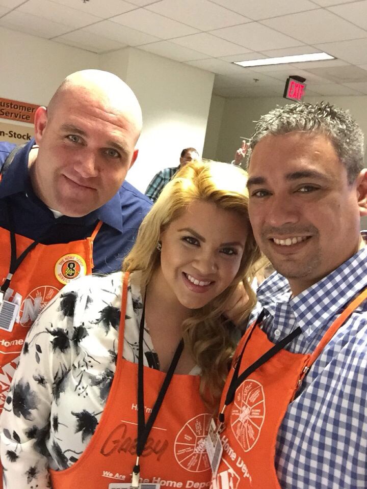 Hol_Lis's tweet image. Ambassadors to Store Managers! I&apos;m so proud of you three! #rockintheSSC congrats Mauricio, Gabby, and Brian!