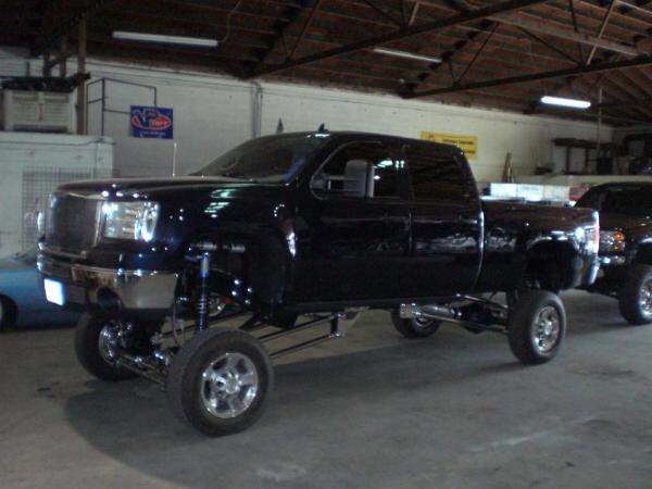 Take_Off_Tire's tweet photo. Never leave your truck sitting on stock wheels. It's like skipping leg day, you'll catch her eye, but not for long. https://t.co/EhiVAxsK5F