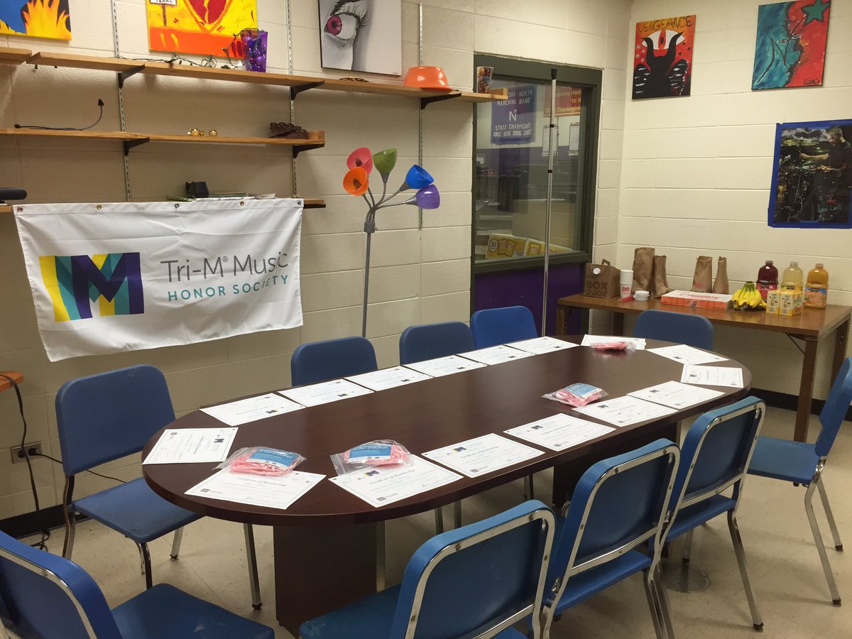 Congrats to our 6 new members of Tri-M music honor society, and to or seniors graduating! Tri-M breakfast is ready!